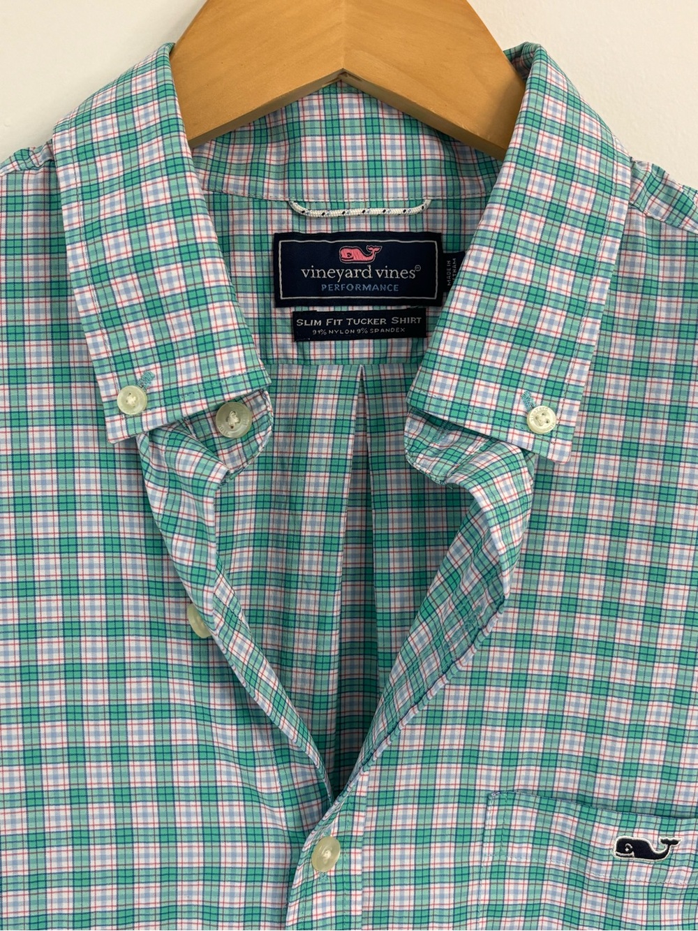 Vineyard Vines Performance Slim Fit Tucker Shirt Size Medium Green Pink Plaid